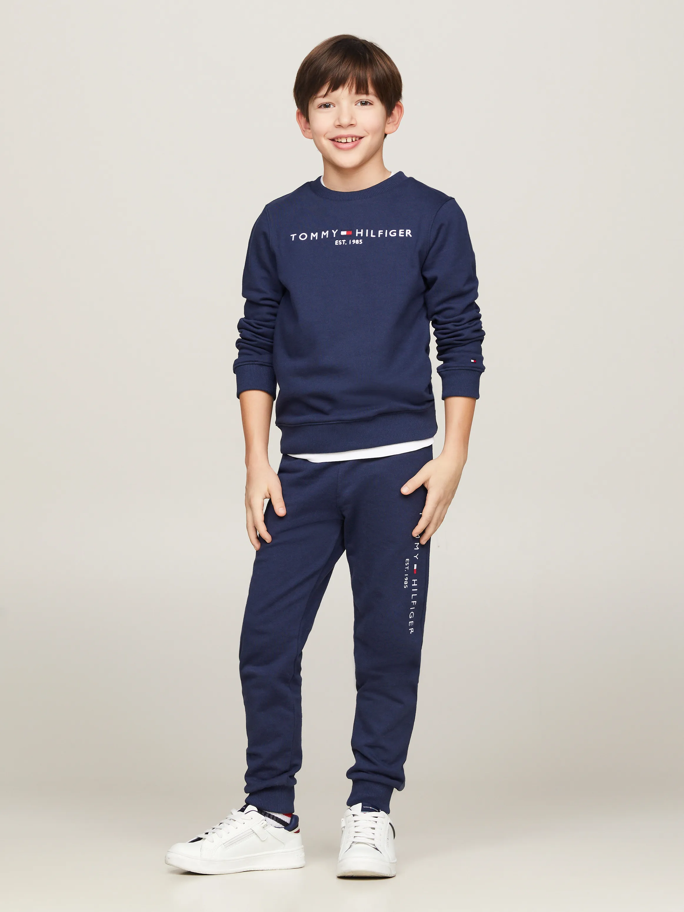 Kids Unisex 8-16 Essential Sweatshirt | Sweatshirts & Hoodies | Tommy Hilfiger