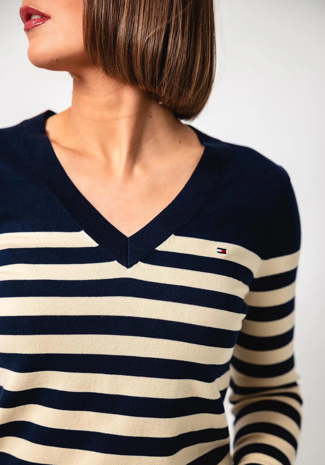 Tommy Hilfiger Womens V-Neck Jersey Stitch Sweater, Navy & Beige