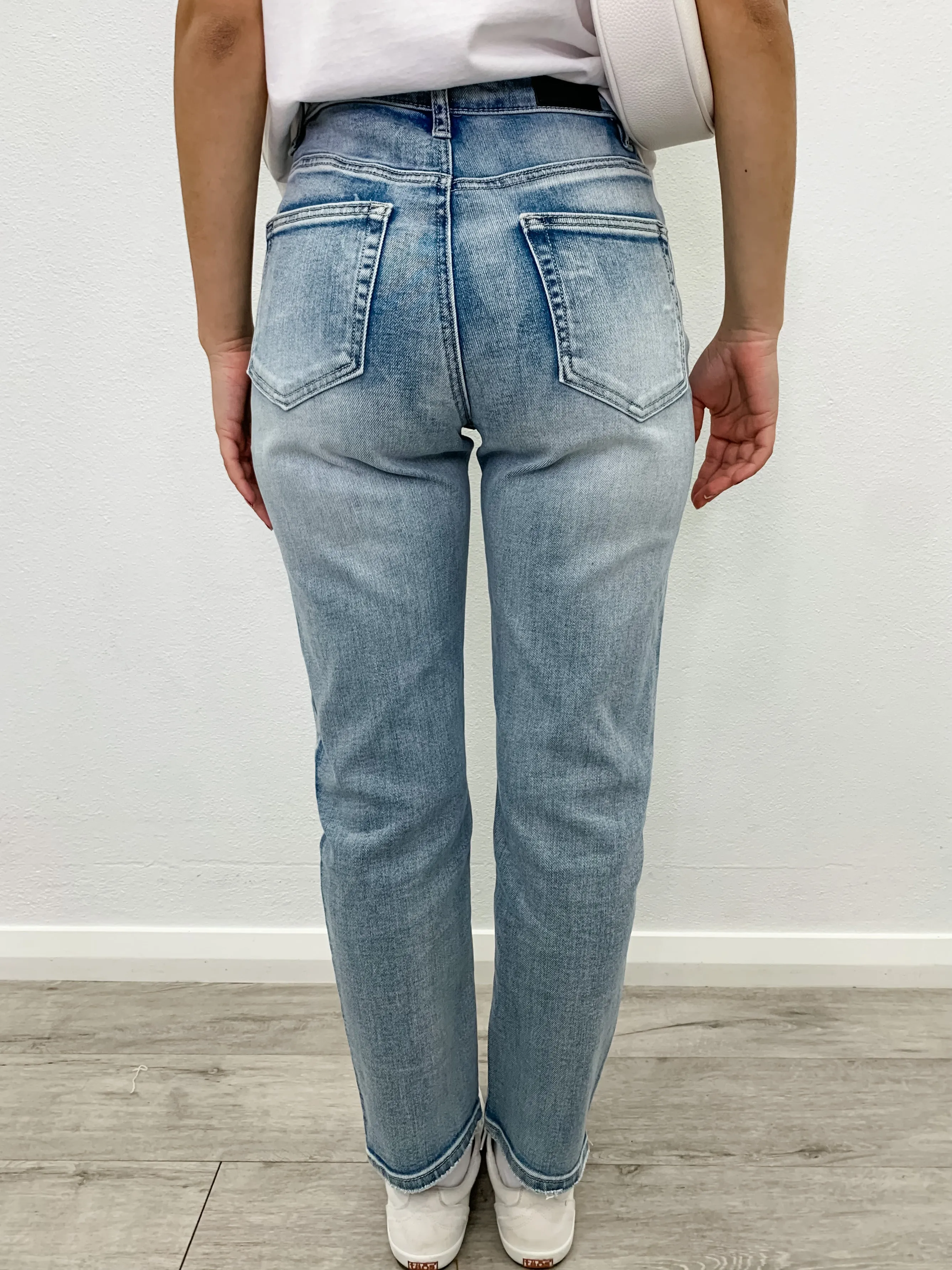 Wakee Straight Leg Bleach Blue Jeans